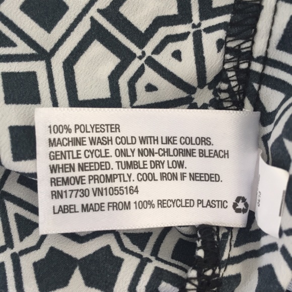 Merona Geometric Blouse with Keyhole Back Size XS - Picture 5 of 5